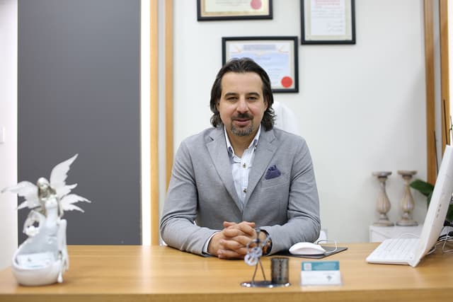 Op. Dr. Avni Hakan Ölmeztürk