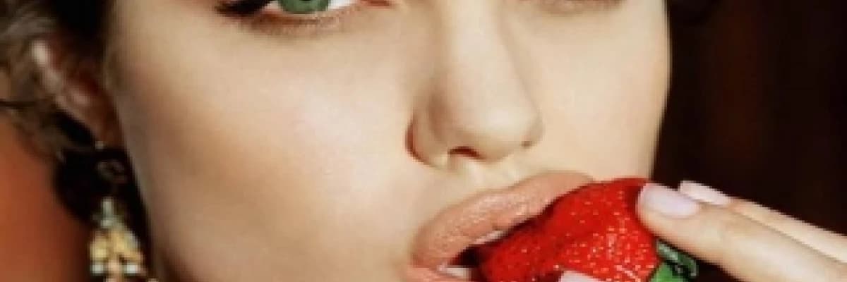 Işıldayan Beyaz Dişler İçin Çilek