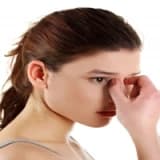 Burnumda et ve kemik eğriliği var. Ameliyat olmalı mıyım?