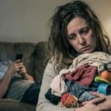 "Sen Benden Daha İyi Yapıyorsun" Yalanı: İlişkilerde Kasıtlı Beceriksizlik (Weaponized Incompetence)