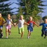 BAĞIMSIZLIĞI İNŞA ETMEK: ÇOCUĞUNUZA NE ZAMAN VE NASIL YARDIM İSTEYECEĞİNİ ÖĞRETMEK