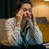 "Başım Ağrıyor" Yalanı ve Gerçekler: Kadınlarda Cinsel İsteksizlik Bir "Kapris" Değil, Zihinsel Tükenmişliktir