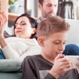 OYUN MU BAĞIMLILIK MI? ÇOCUKLARDA EKRAN SÜRESİNİ KONTROL ALTINA ALMA